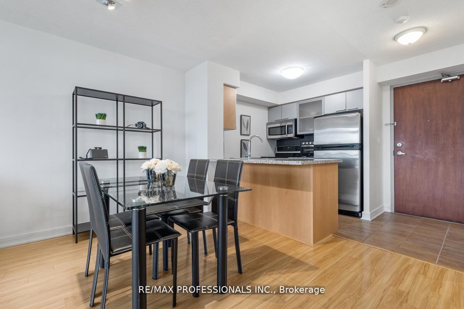 18 Harrison Garden Boulevard, Unit 706 thumbnail 10