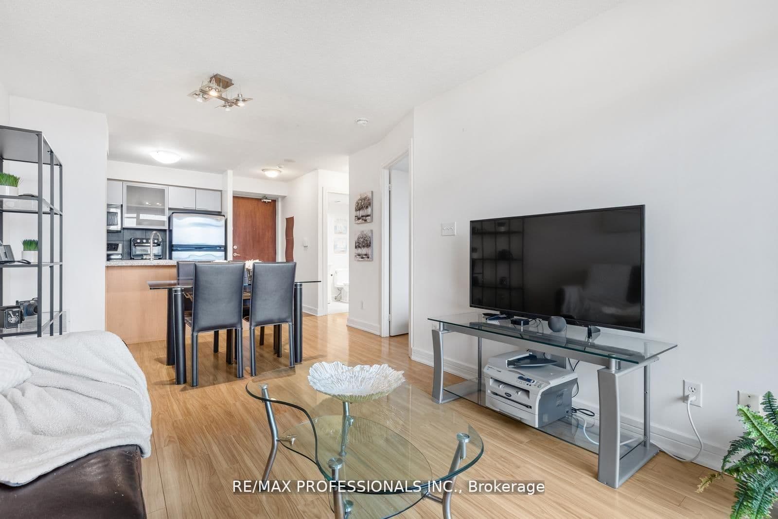 18 Harrison Garden Boulevard, Unit 706 thumbnail 14