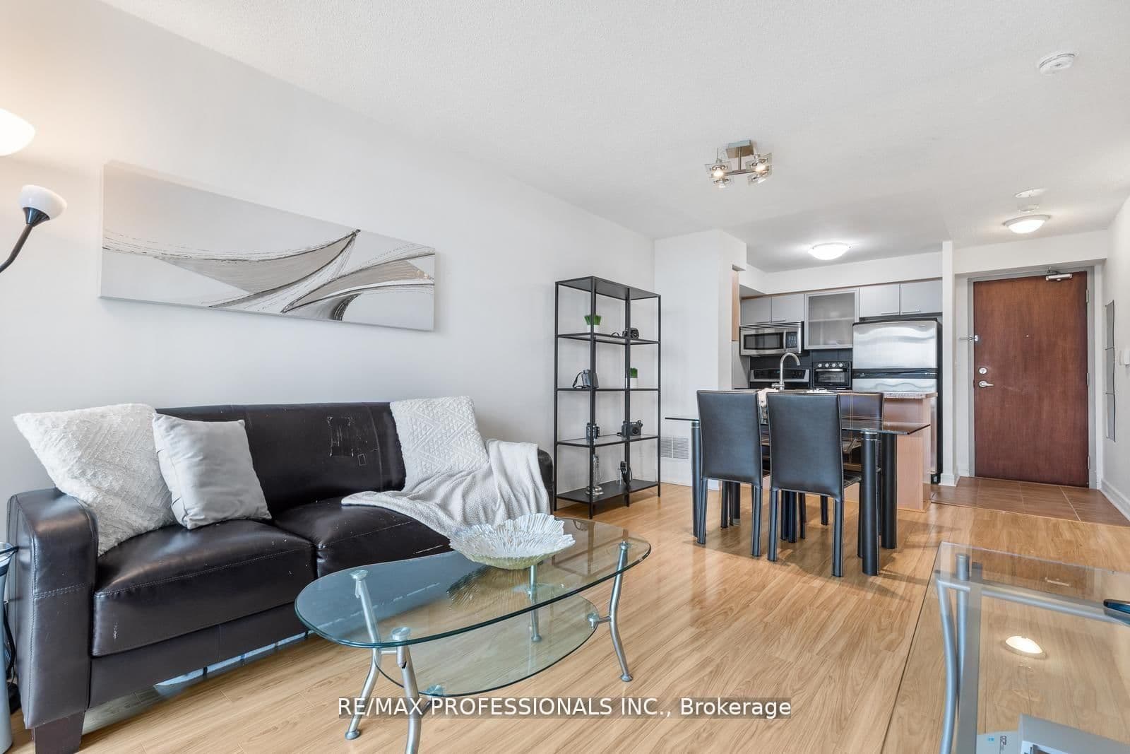 18 Harrison Garden Boulevard, Unit 706 thumbnail 16
