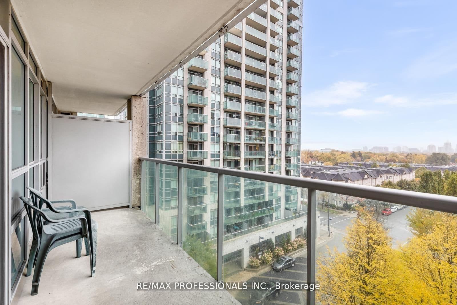 18 Harrison Garden Boulevard, Unit 706 thumbnail 17