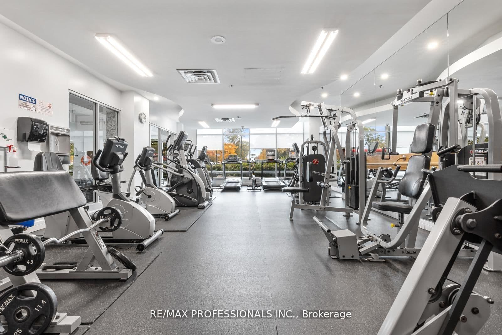18 Harrison Garden Boulevard, Unit 706 thumbnail 21