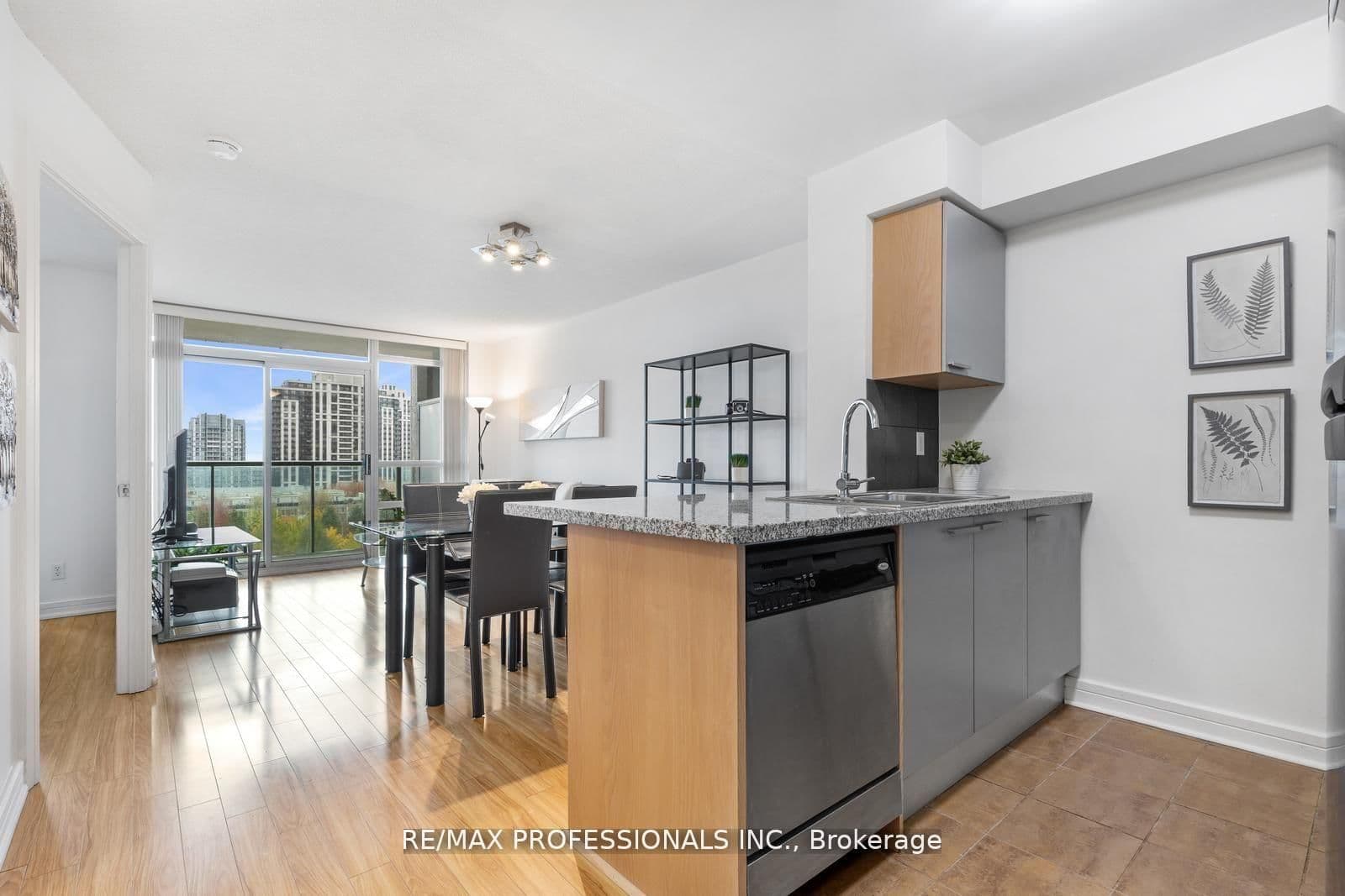 18 Harrison Garden Boulevard, Unit 706 thumbnail 6