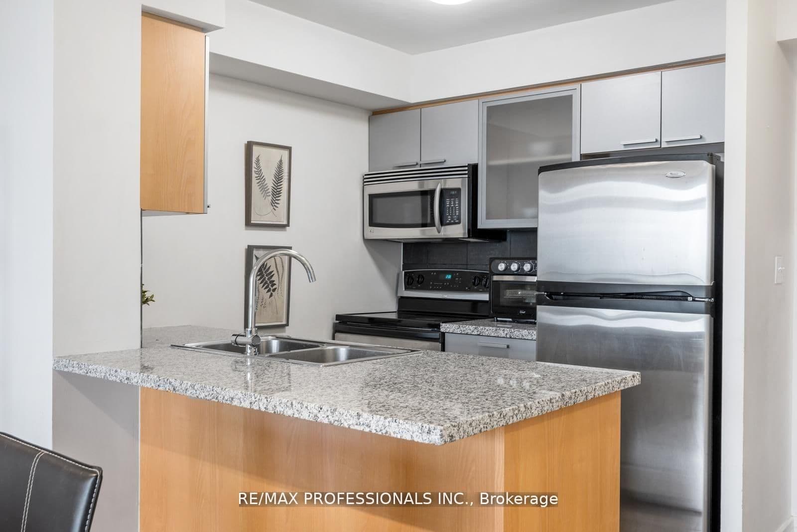18 Harrison Garden Boulevard, Unit 706 thumbnail 8