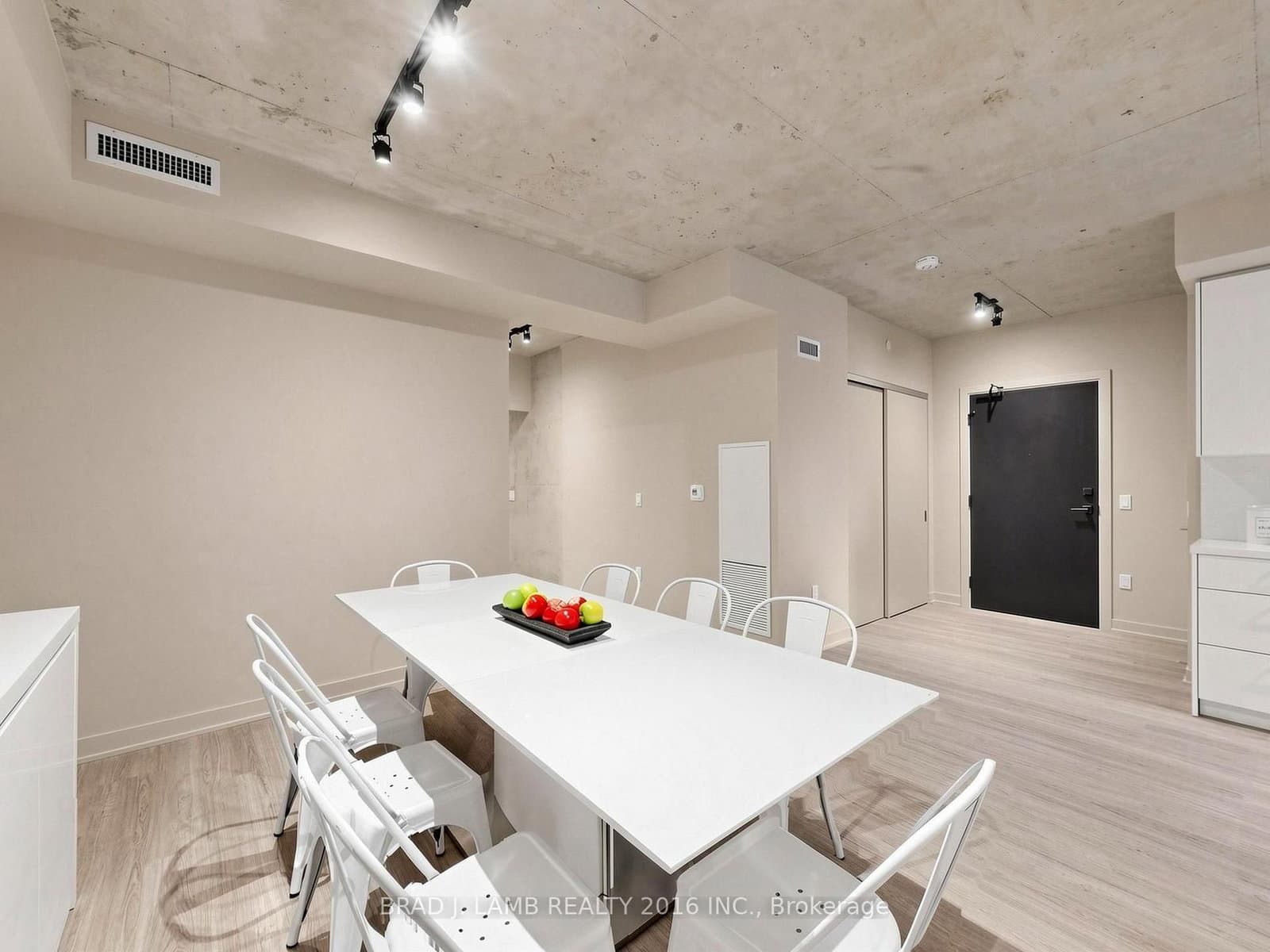 284 King Street E, Unit 404 thumbnail 22