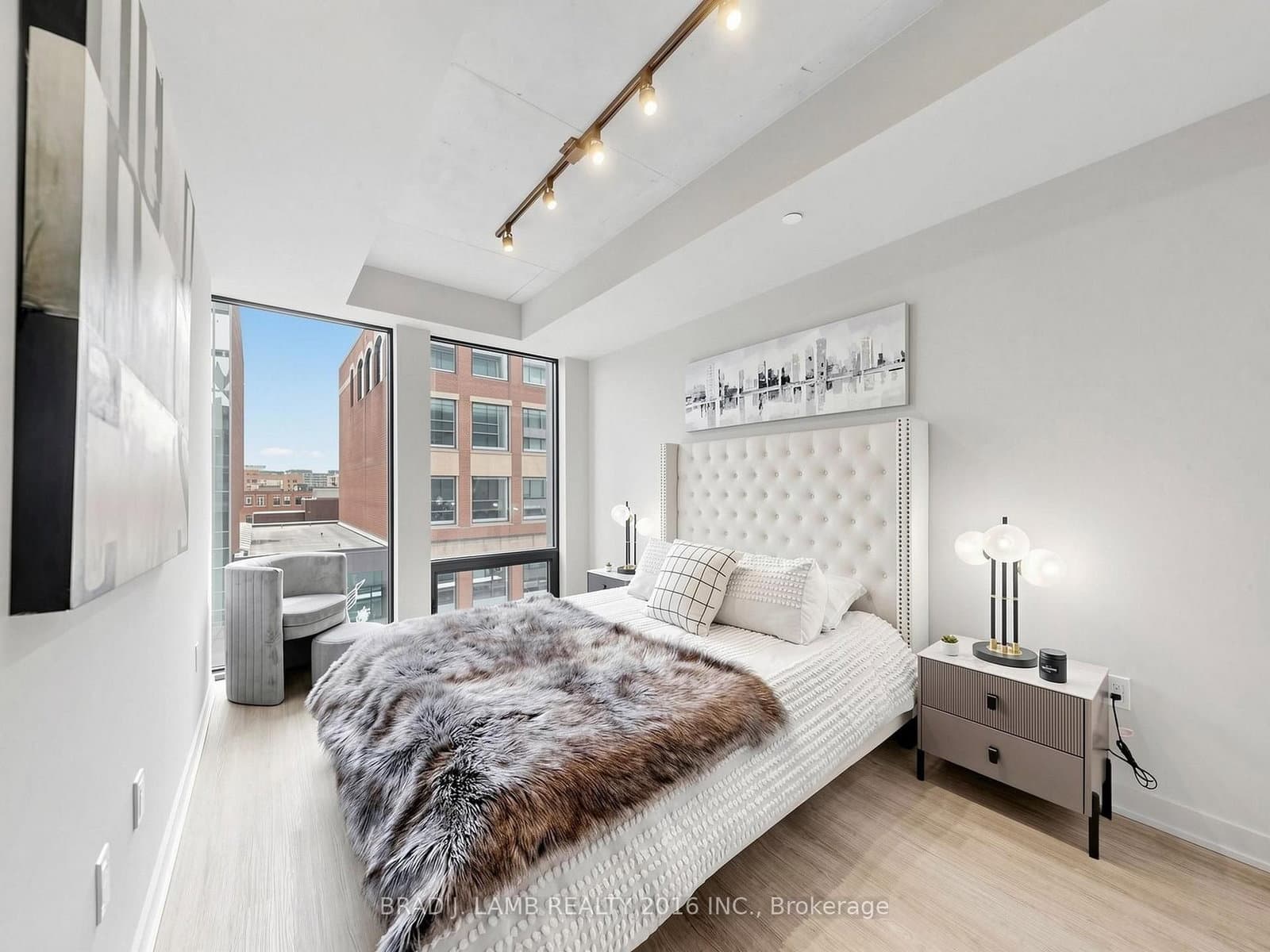 284 King Street E, Unit 404 thumbnail 24