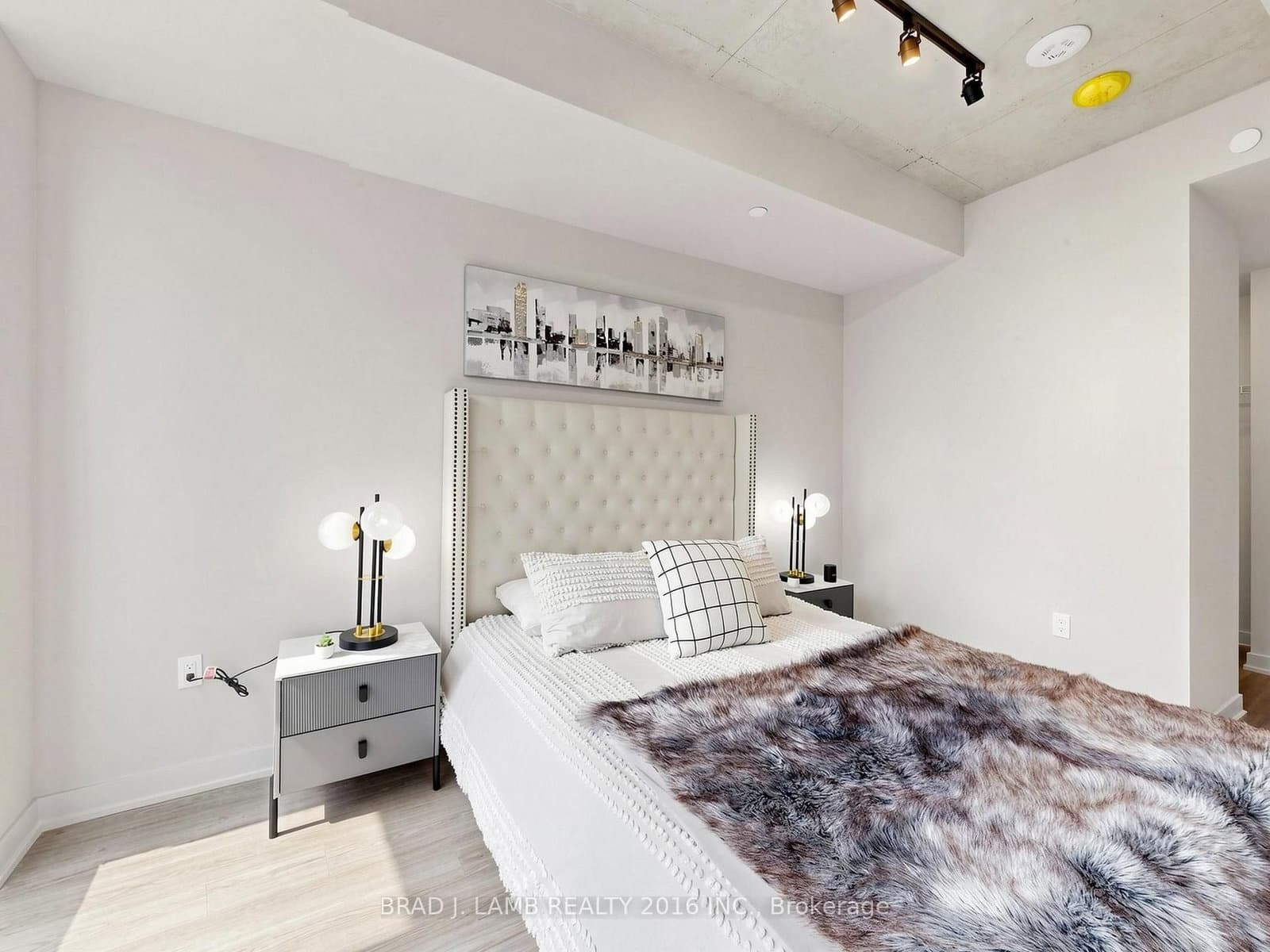 284 King Street E, Unit 404 thumbnail 27