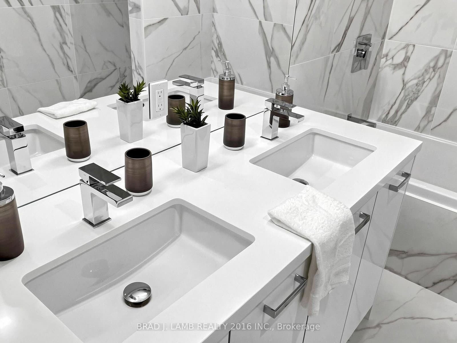284 King Street E, Unit 404 thumbnail 32