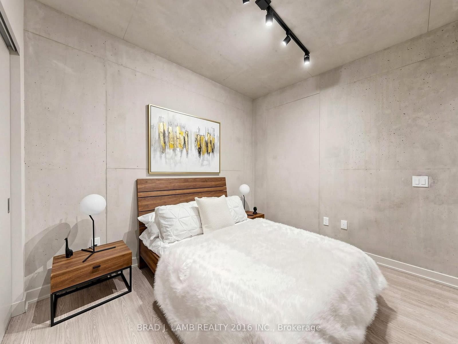 284 King Street E, Unit 404 thumbnail 35