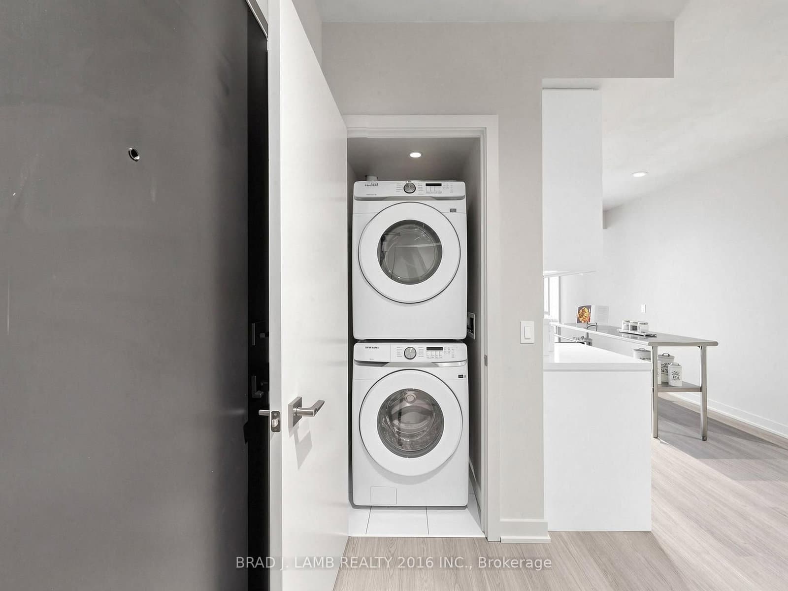 284 King Street E, Unit 404 thumbnail 40