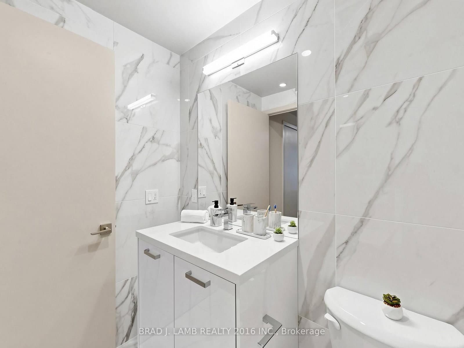 284 King Street E, Unit 505 thumbnail 25