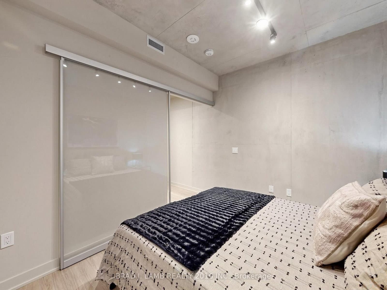 284 King Street E, Unit 505 thumbnail 29