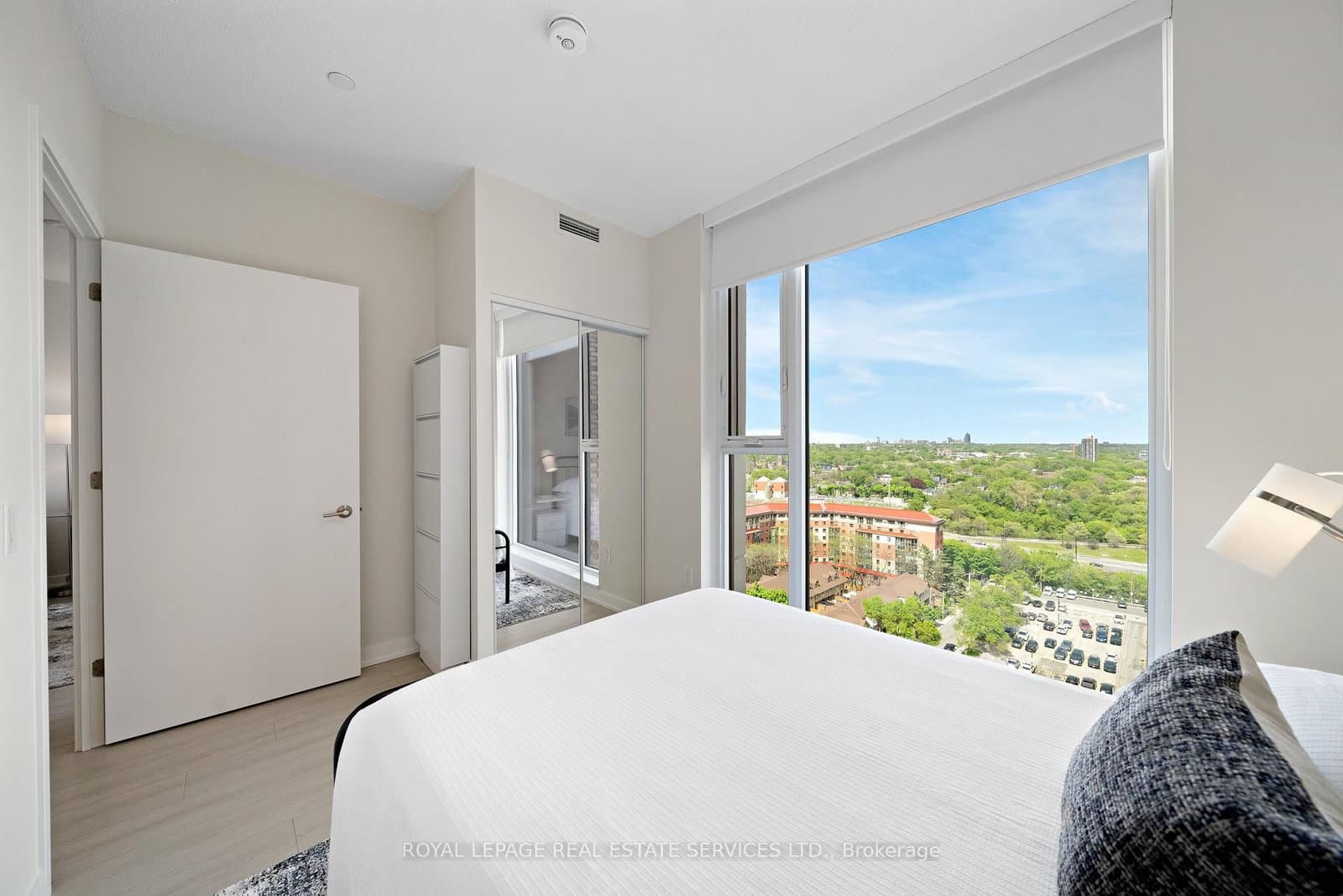 130 River Street, Unit 1411 thumbnail 18