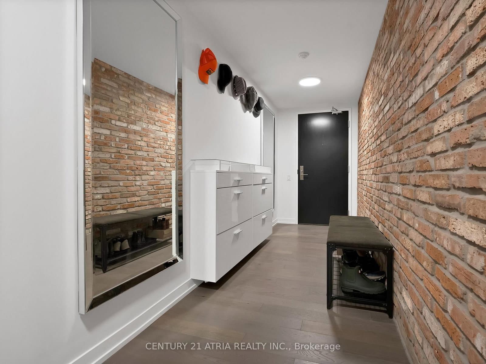 95 Bathurst Street, Unit 318 thumbnail 2