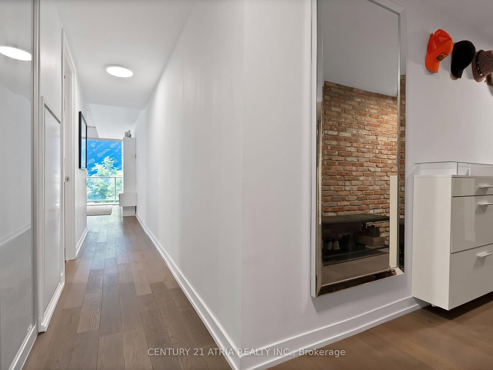 95 Bathurst Street, Unit 318 thumbnail 3