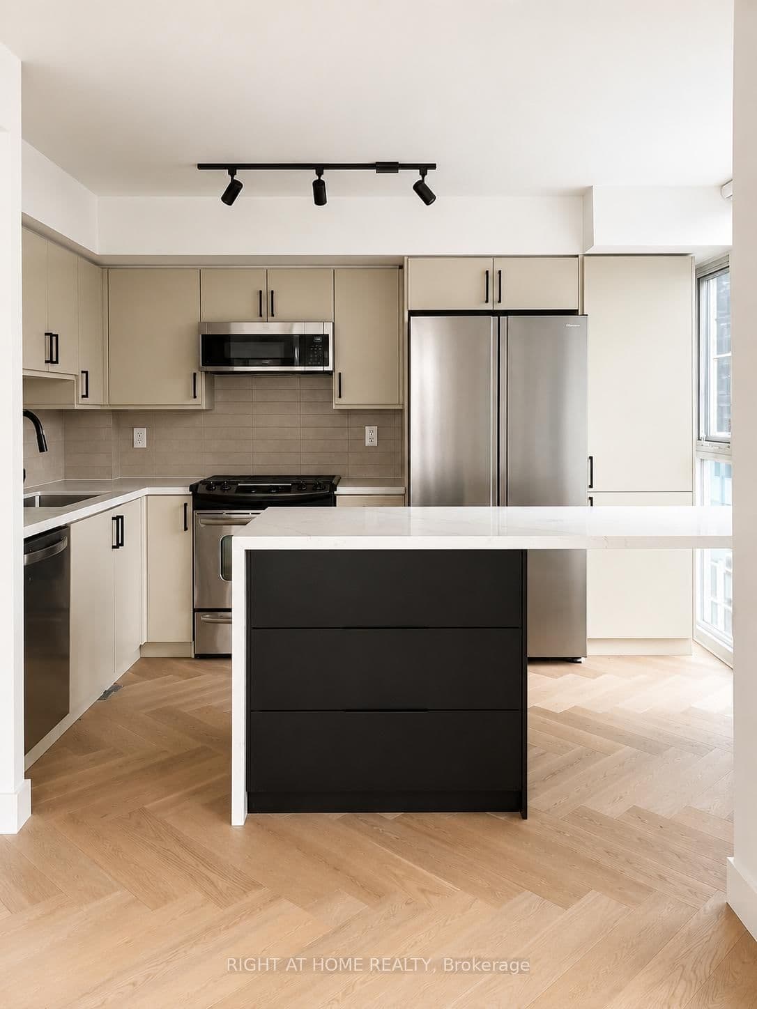 96 St. Patrick Street, Unit PH08 thumbnail 5
