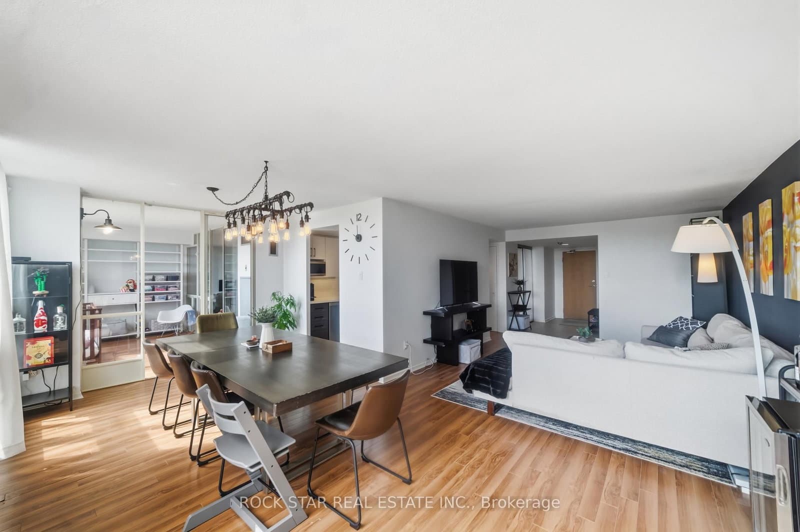 5 Kenneth Avenue, Unit 701 thumbnail 16