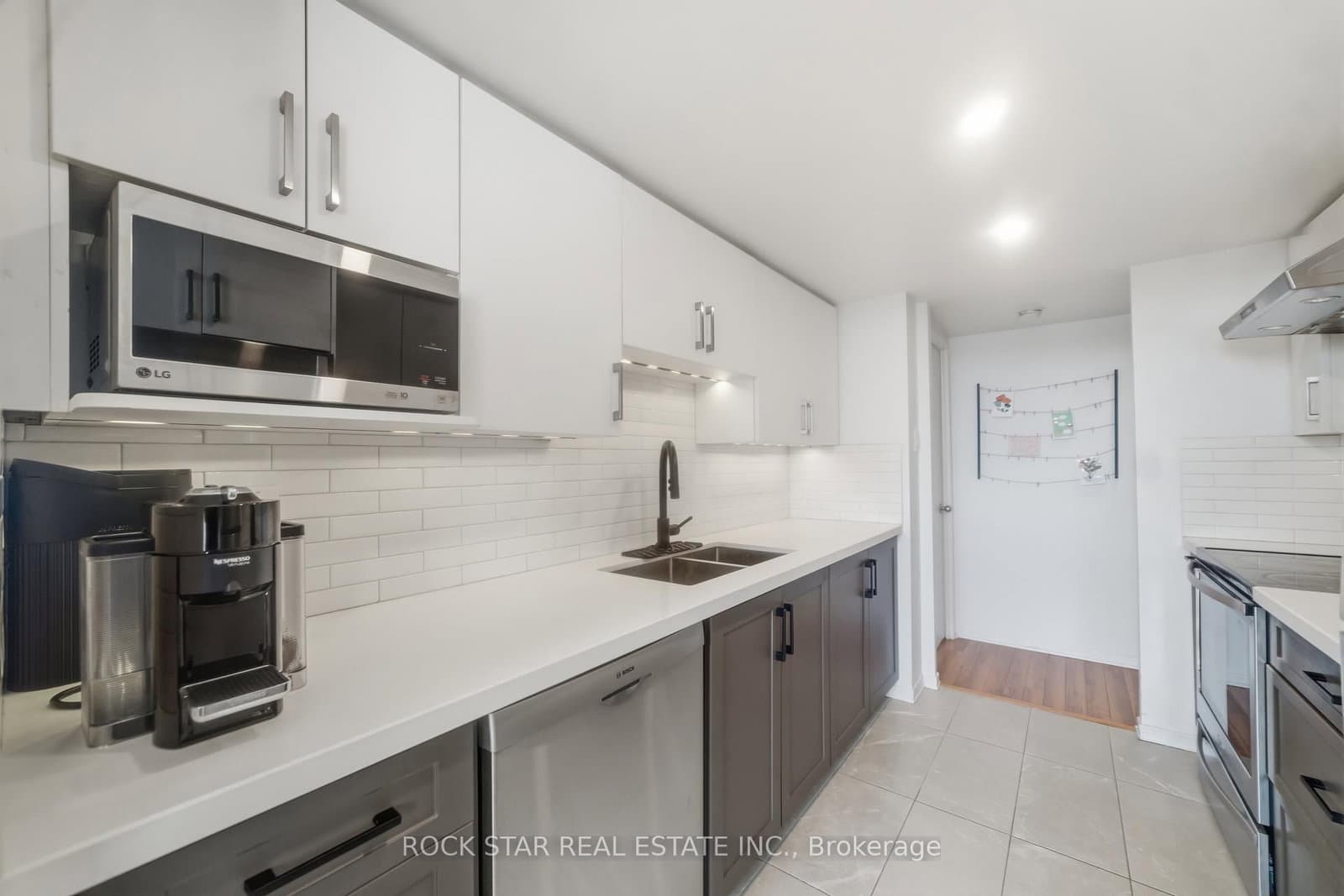 5 Kenneth Avenue, Unit 701 thumbnail 17
