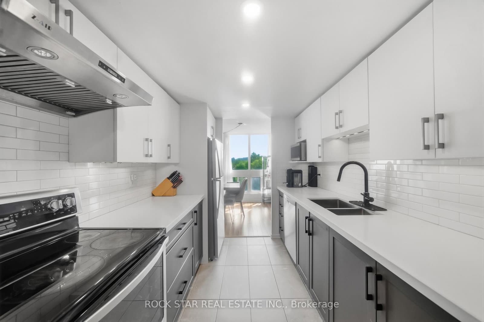 5 Kenneth Avenue, Unit 701 thumbnail 18