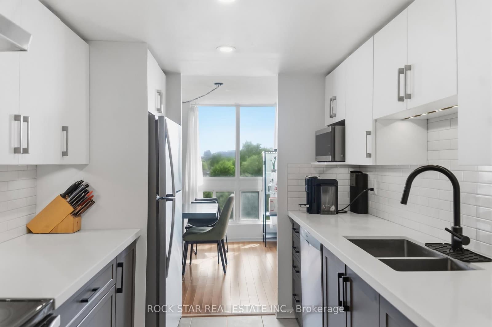 5 Kenneth Avenue, Unit 701 thumbnail 20