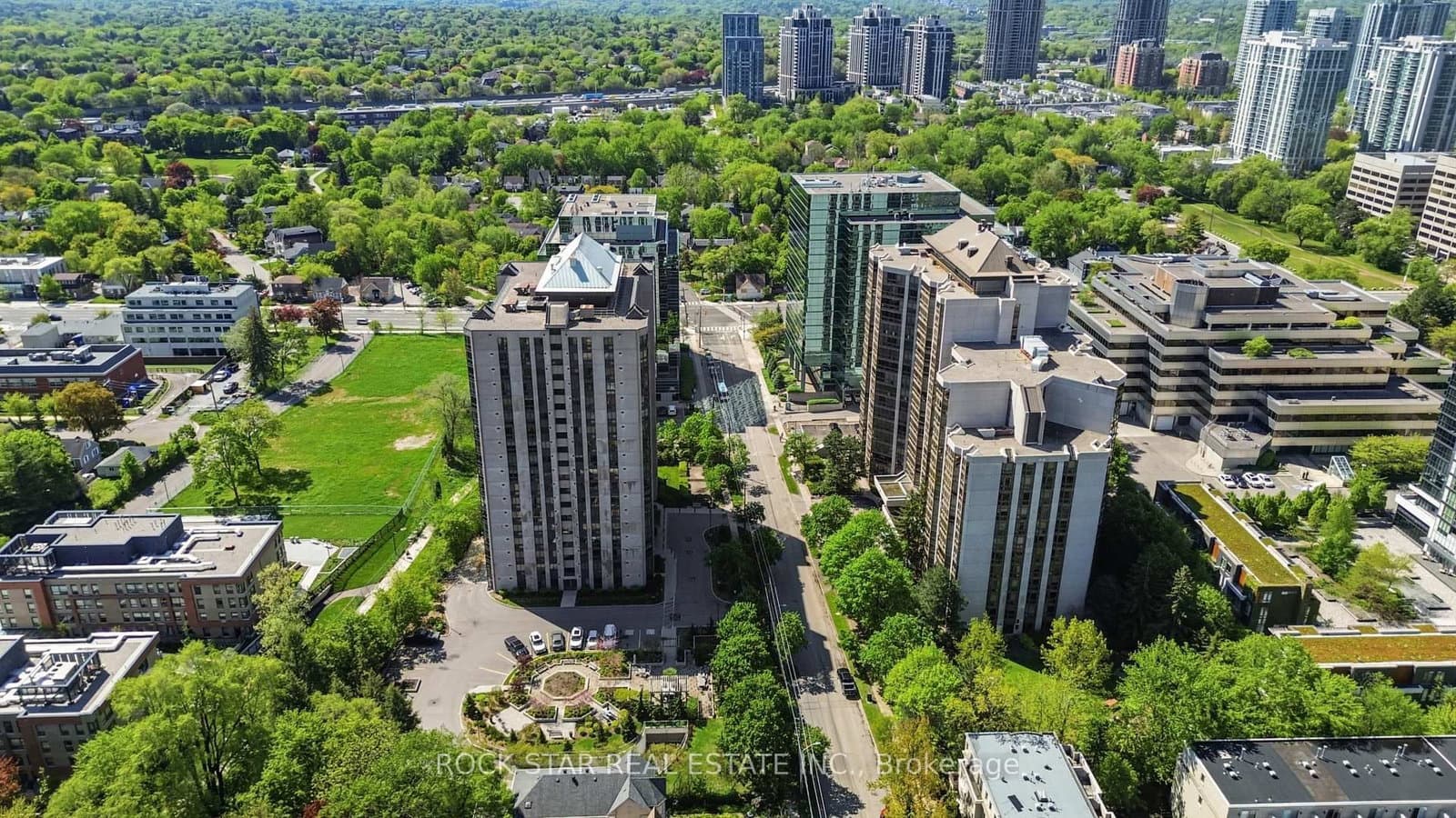 5 Kenneth Avenue, Unit 701 thumbnail 3