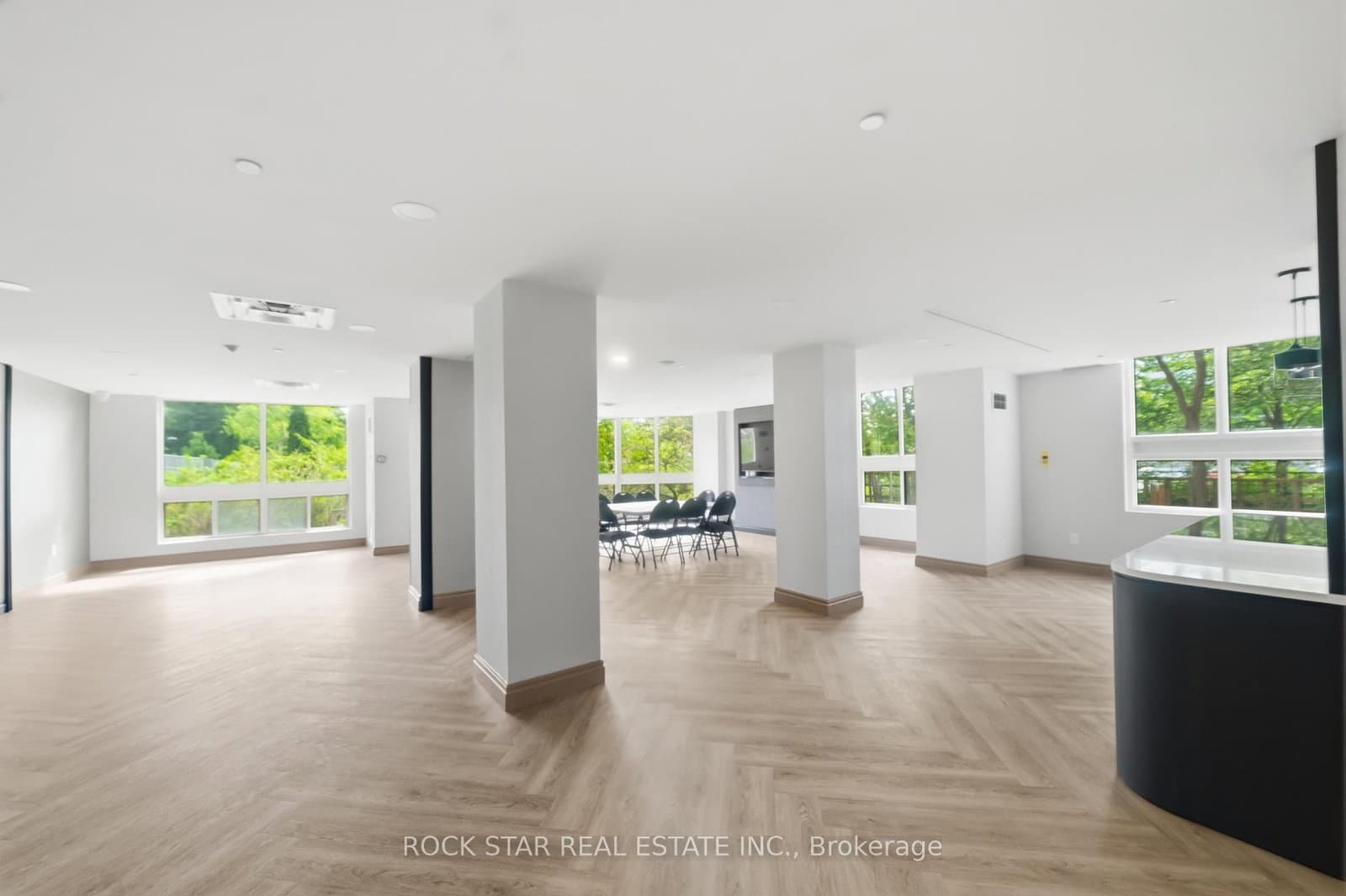 5 Kenneth Avenue, Unit 701 thumbnail 30