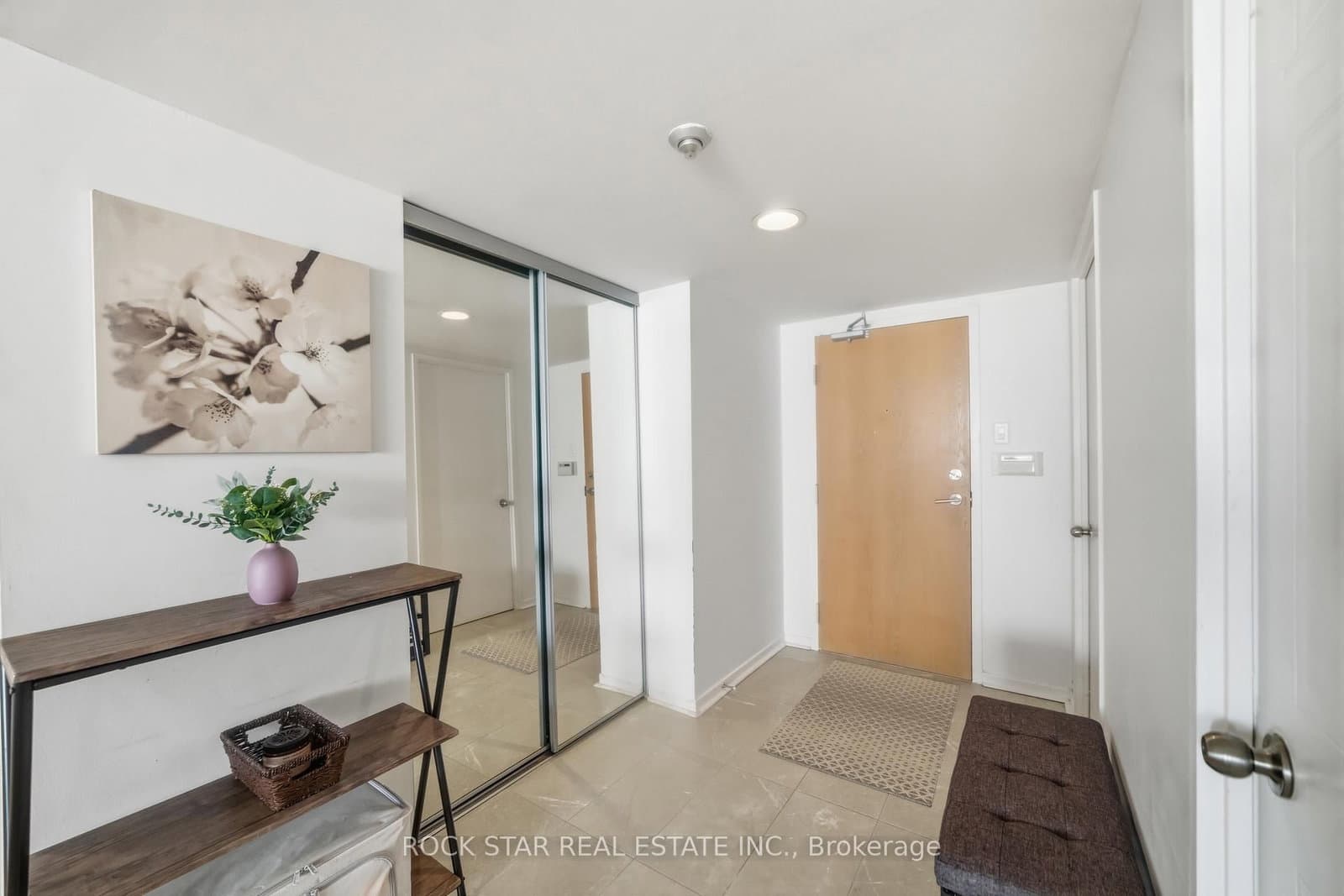 5 Kenneth Avenue, Unit 701 thumbnail 8