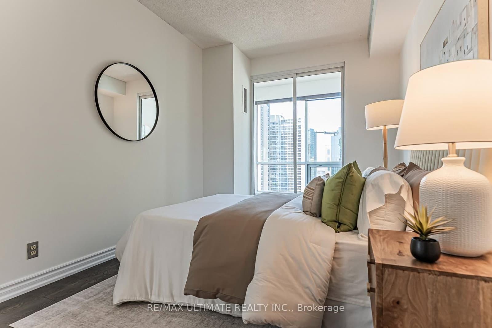 10 Queens Quay W, Unit 2206 thumbnail 37