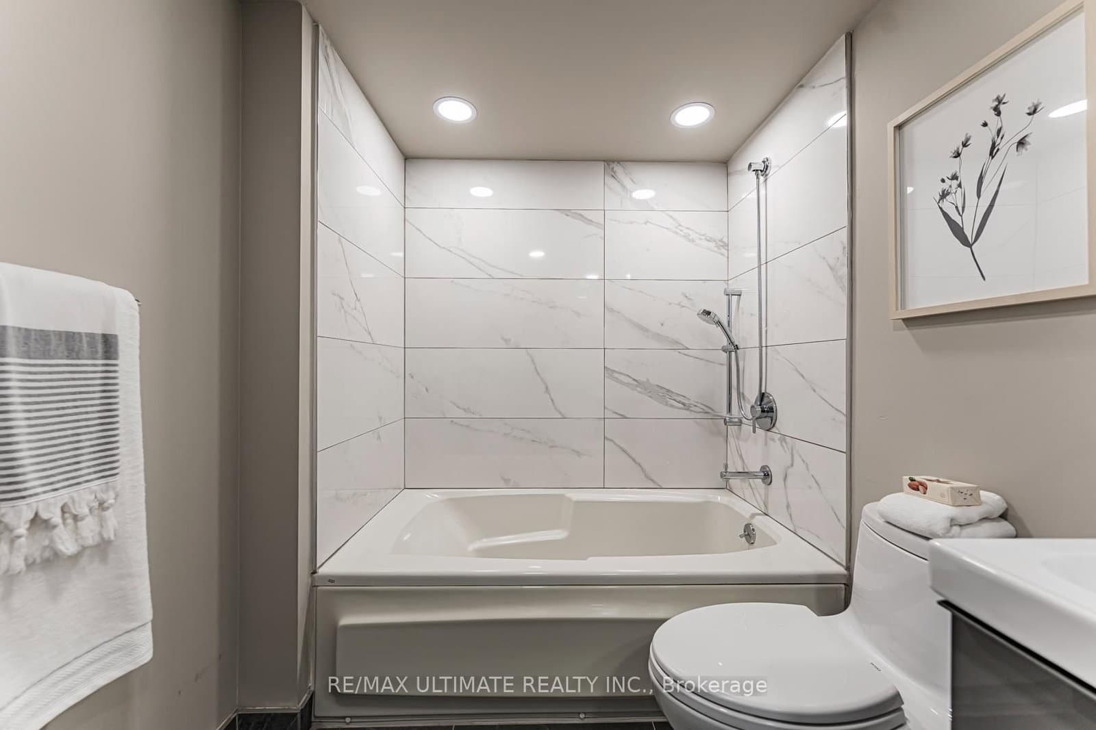 10 Queens Quay W, Unit 2206 thumbnail 40