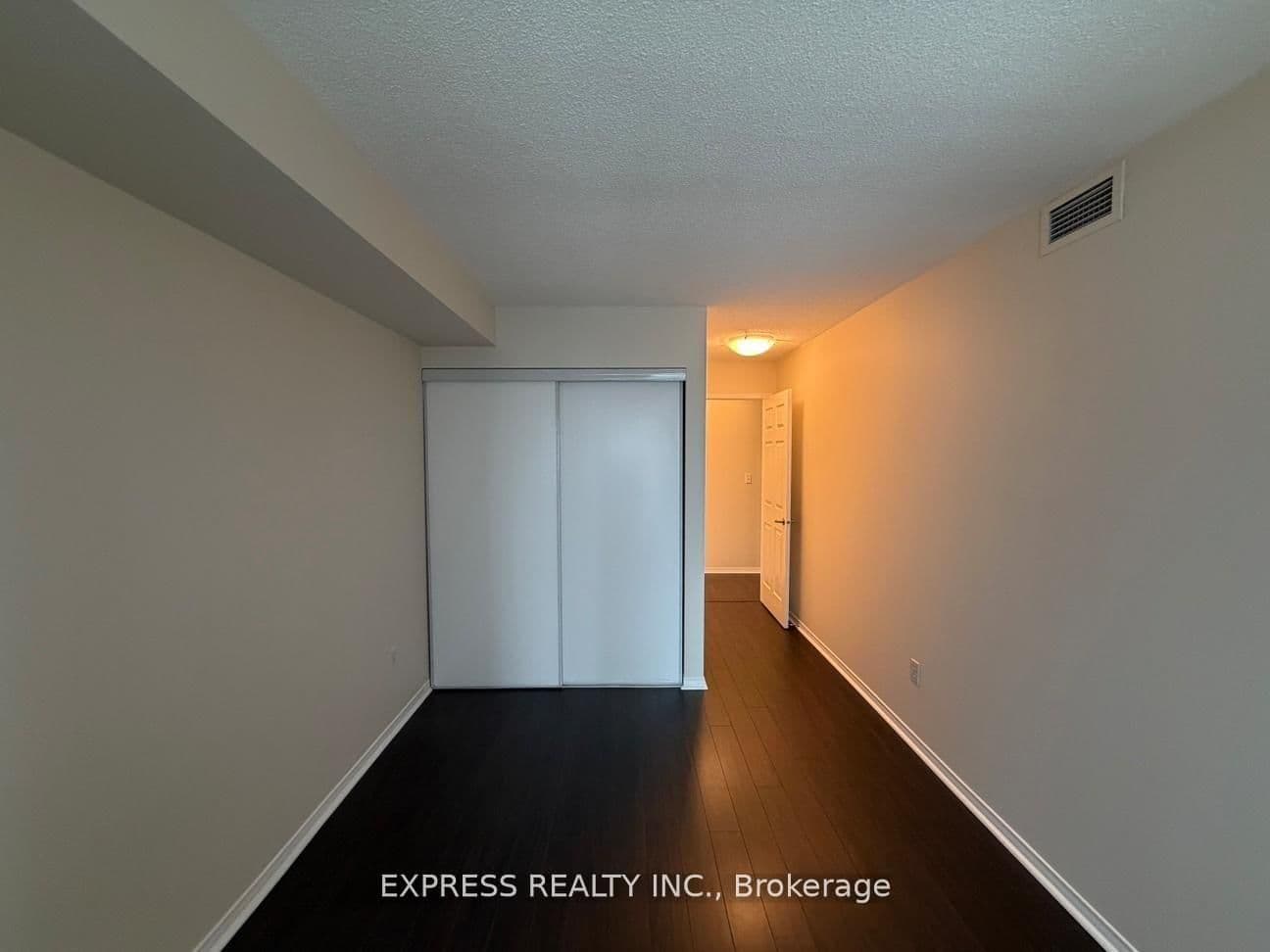 29 Pemberton Avenue, Unit 809 thumbnail 11