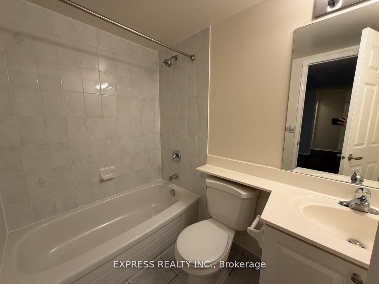 29 Pemberton Avenue, Unit 809 thumbnail 12