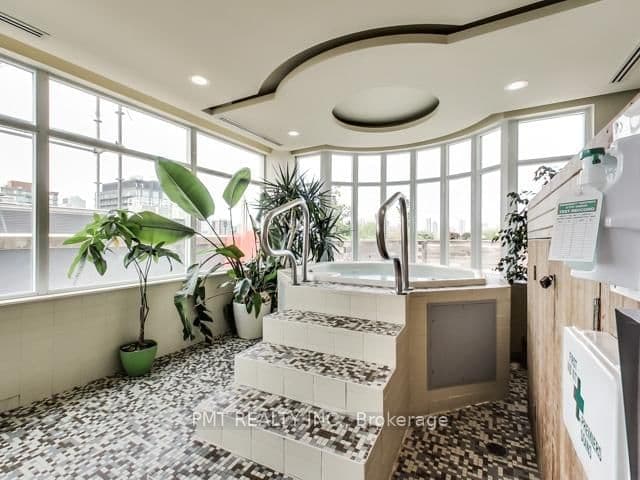 230 King Street E, Unit 803 thumbnail 12