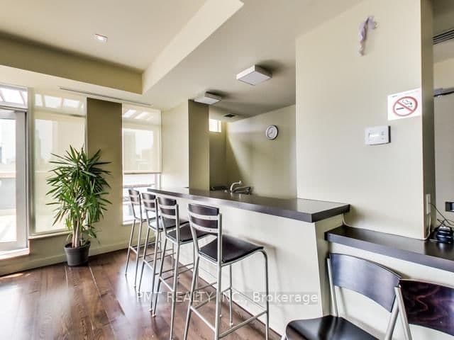 230 King Street E, Unit 803 thumbnail 14