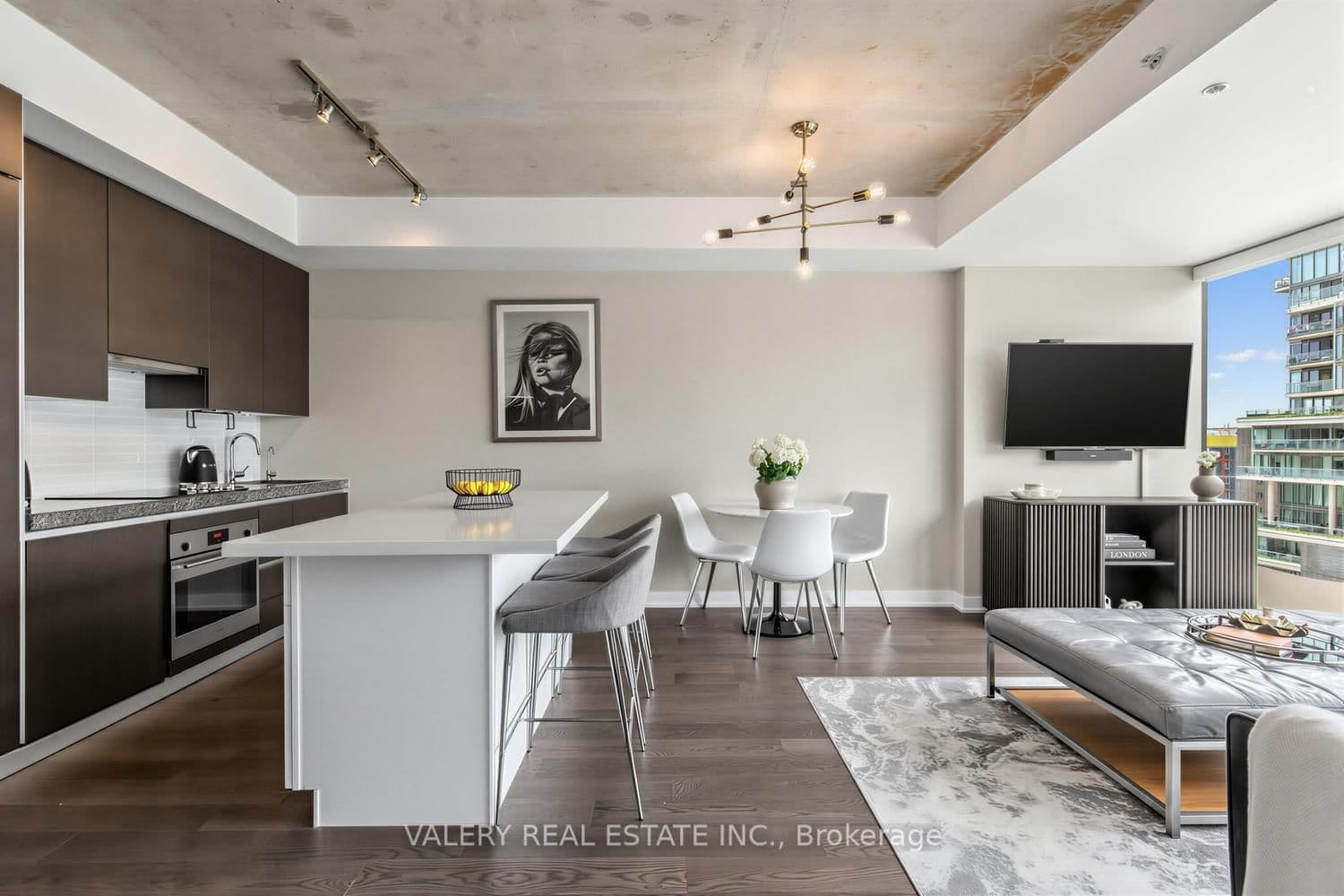 #1022 - 629 King Street W