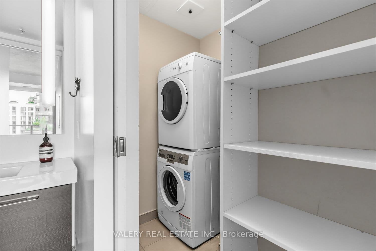 629 King Street W, Unit 1022 thumbnail 16