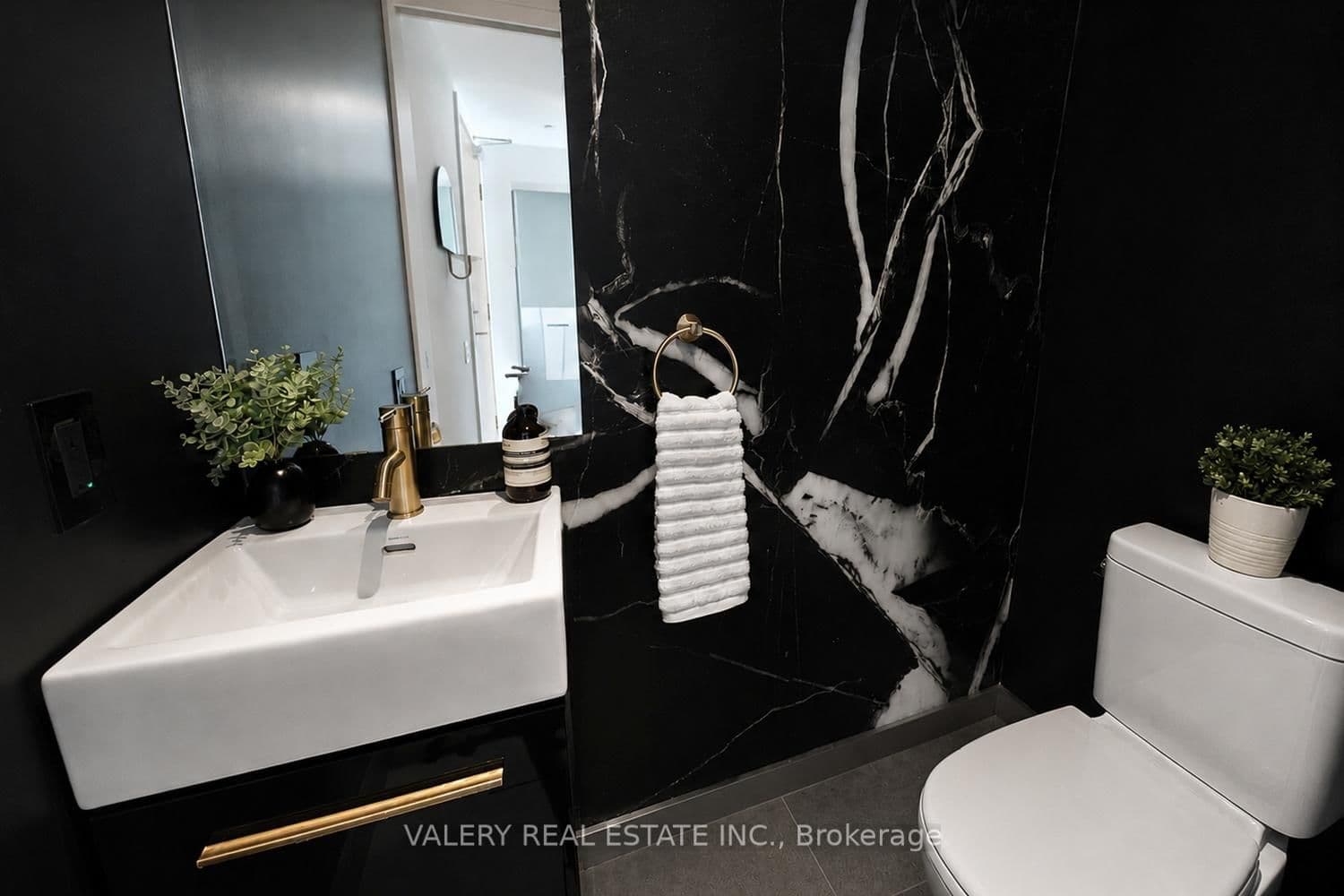 629 King Street W, Unit 1022 thumbnail 17