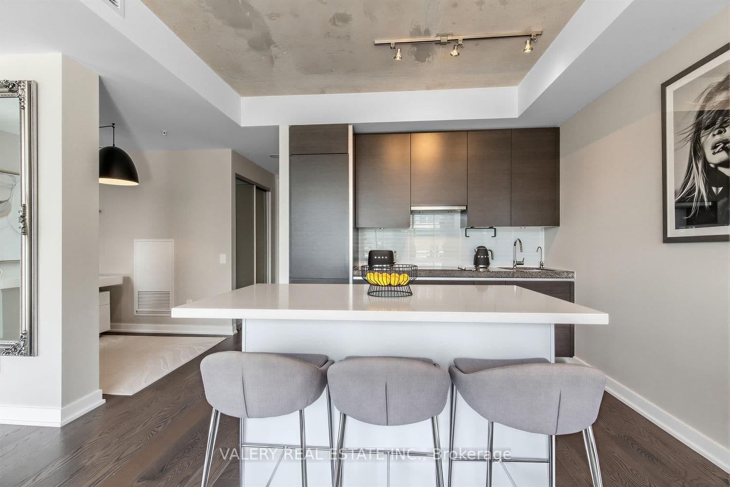 629 King Street W, Unit 1022 thumbnail 6