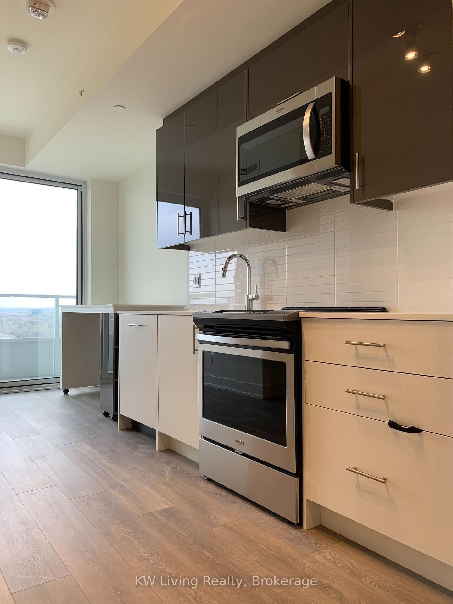 180 Fairview Mall Drive, Unit 1908 thumbnail 2
