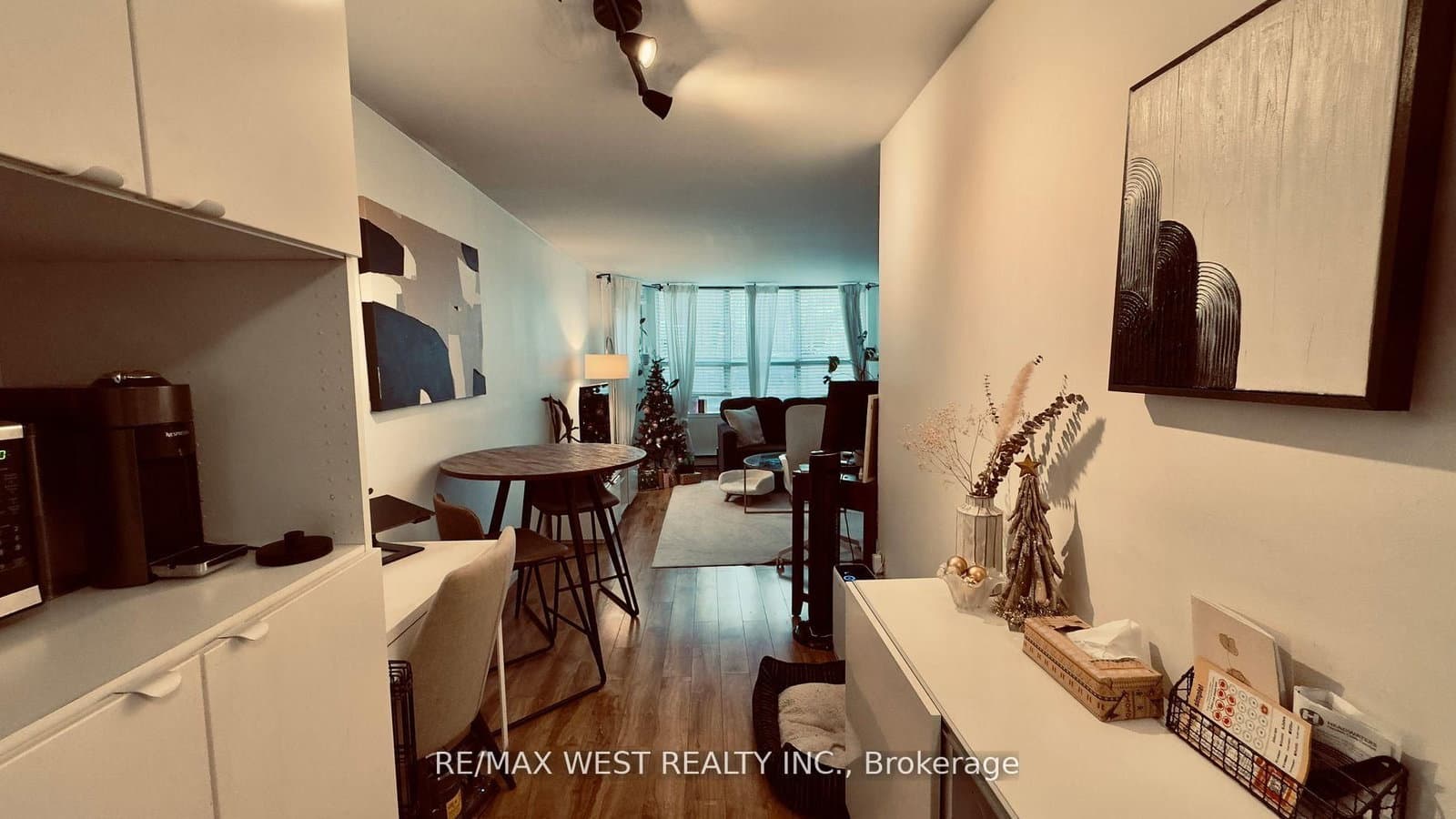 1061 Bathurst Street thumbnail 5