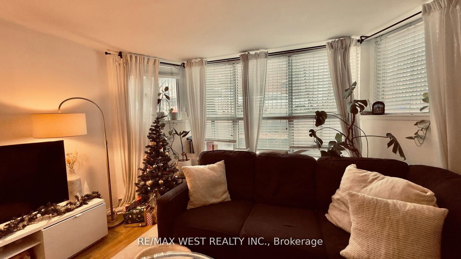 1061 Bathurst Street thumbnail 8