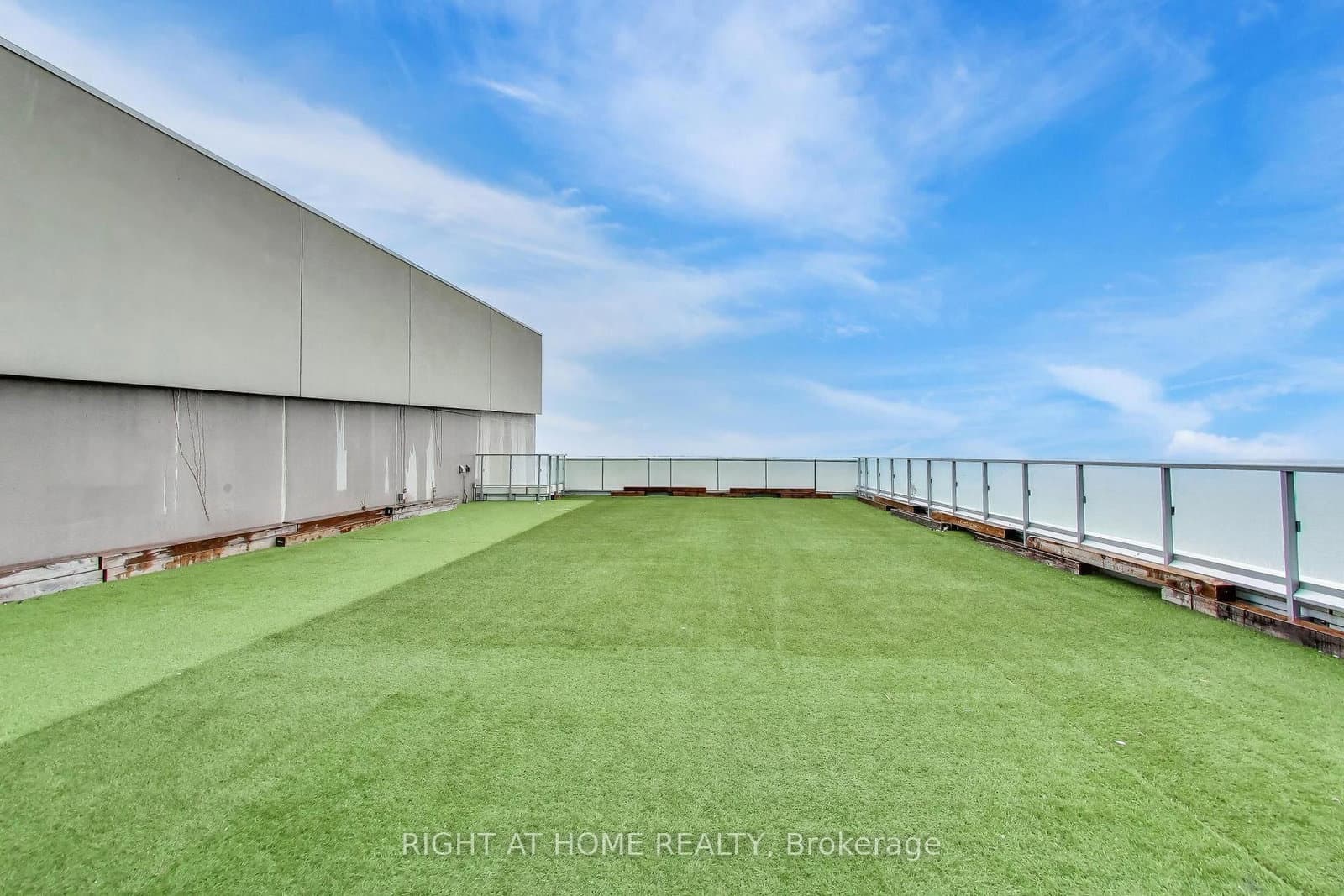 39 Queens Quay E, Unit 1126 thumbnail 2