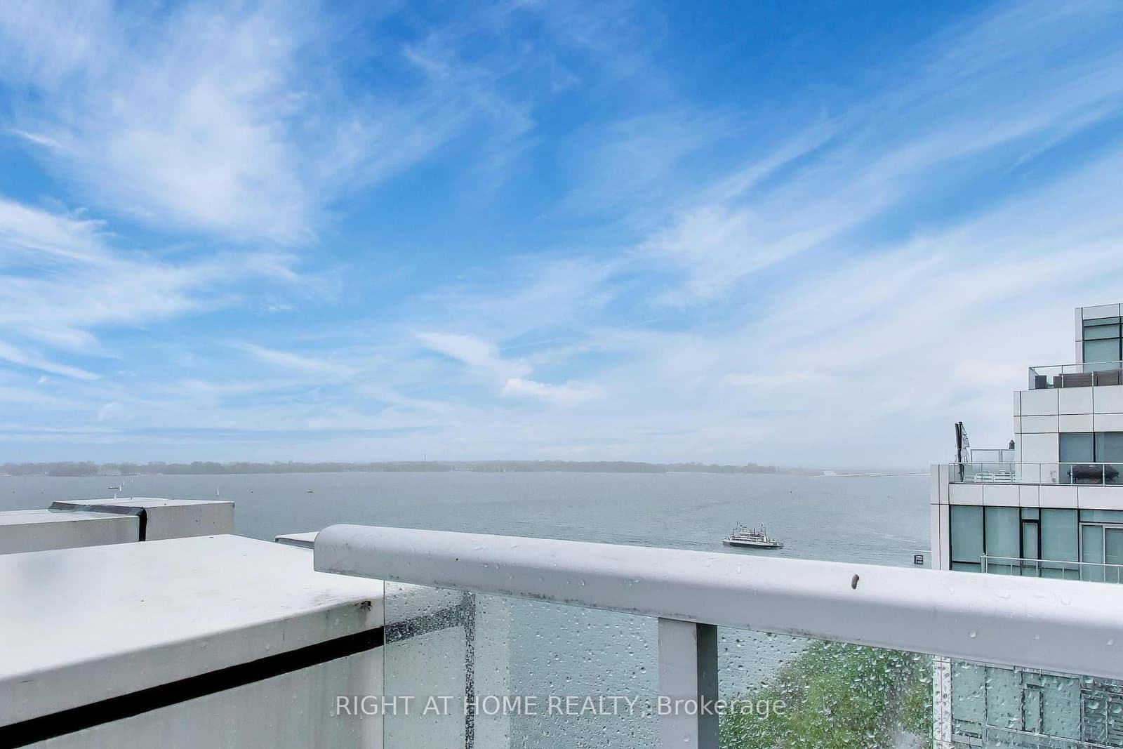 39 Queens Quay E, Unit 1126 thumbnail 3