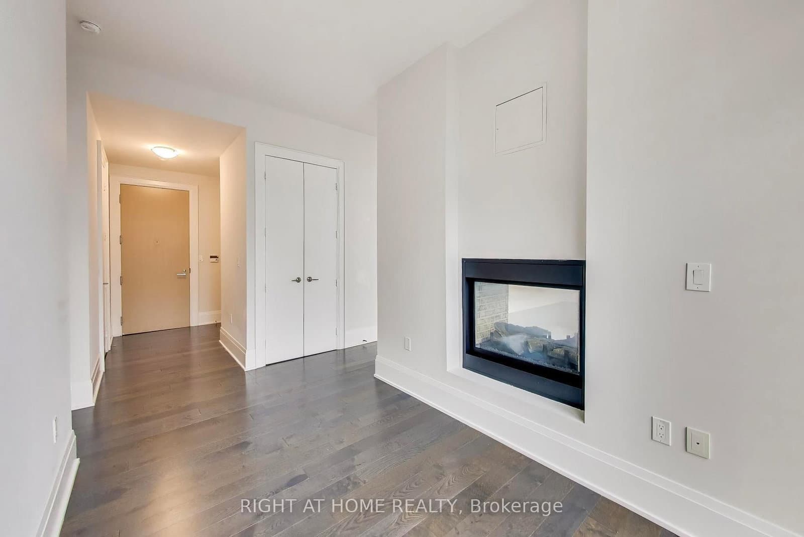 39 Queens Quay E, Unit 1126 thumbnail 6