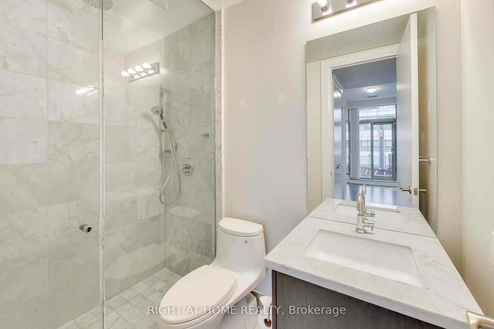 39 Queens Quay E, Unit 1126 thumbnail 8