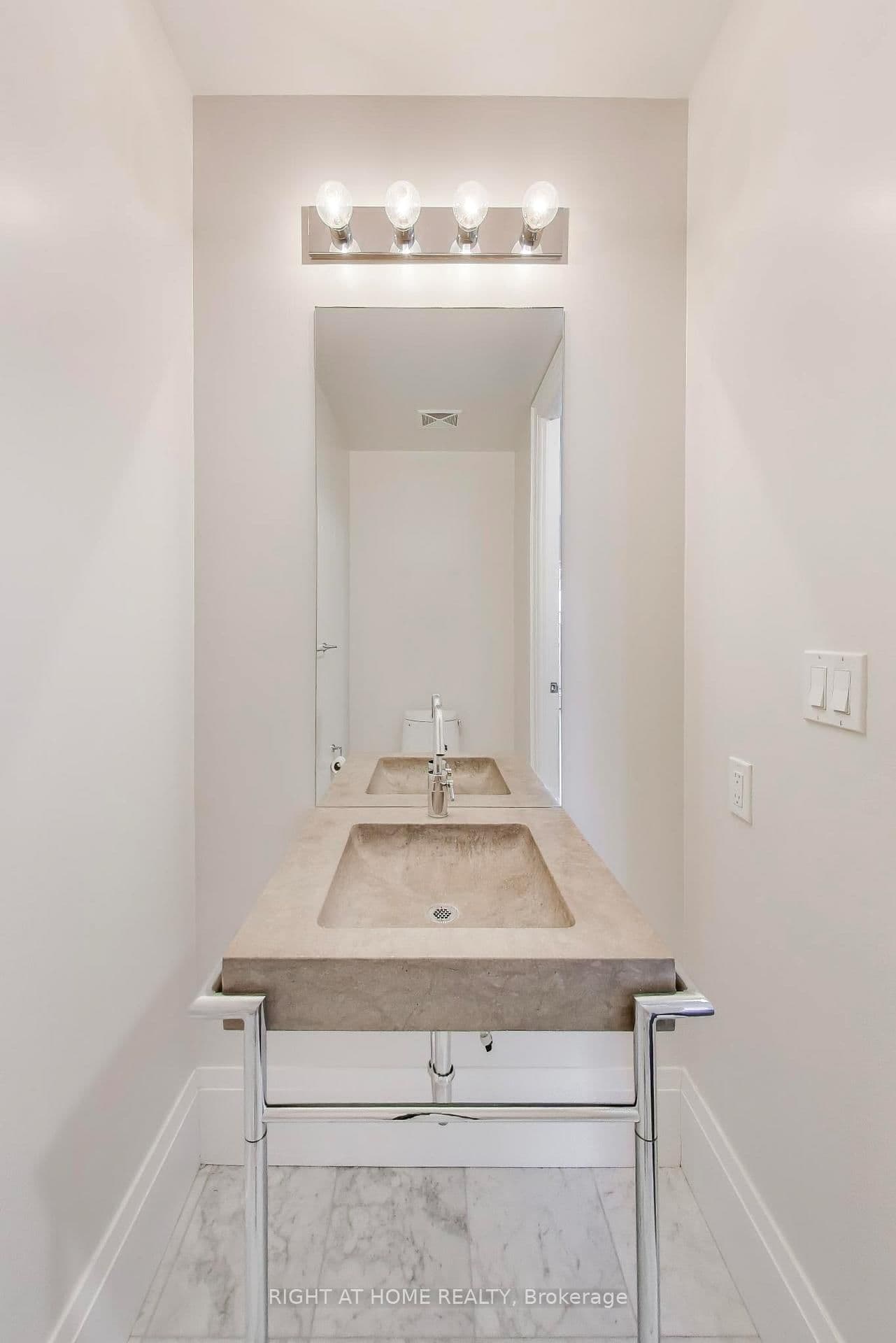39 Queens Quay E, Unit 1126 thumbnail 9