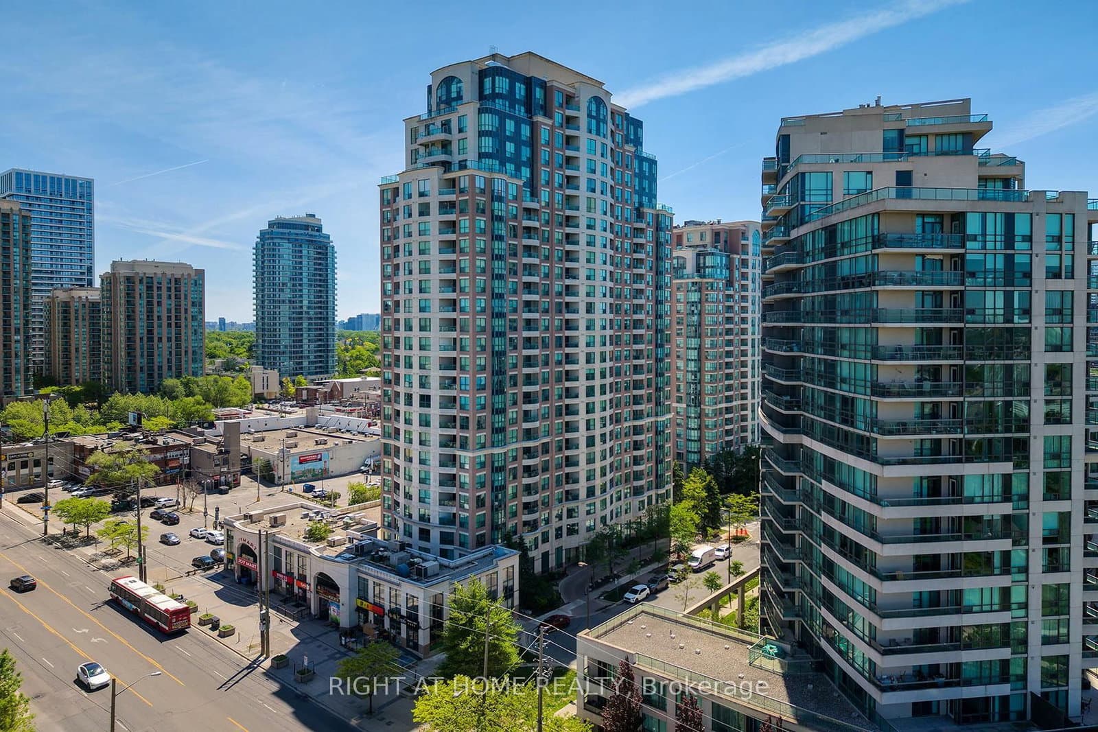 7 Lorraine Drive, Unit 210 thumbnail 5