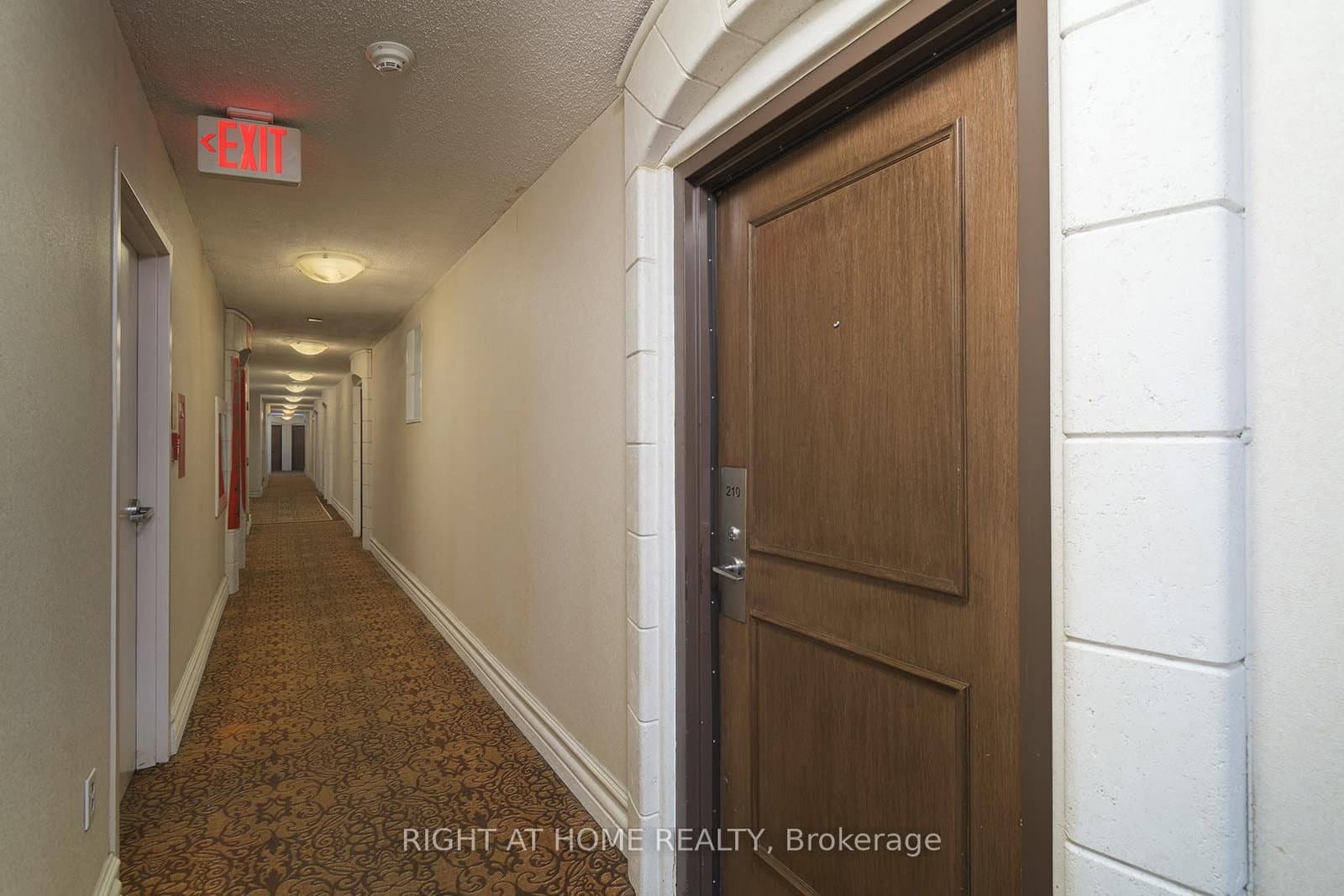 7 Lorraine Drive, Unit 210 thumbnail 8