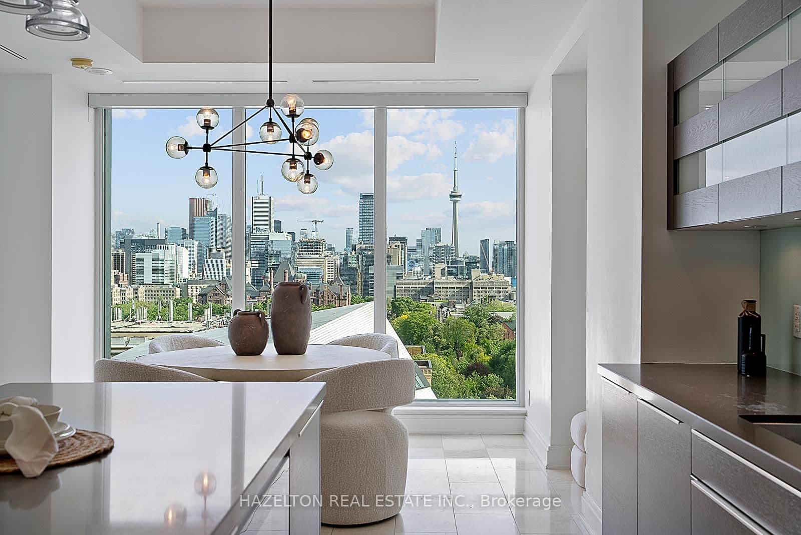 206 Bloor Street W, Unit 1402 thumbnail 11