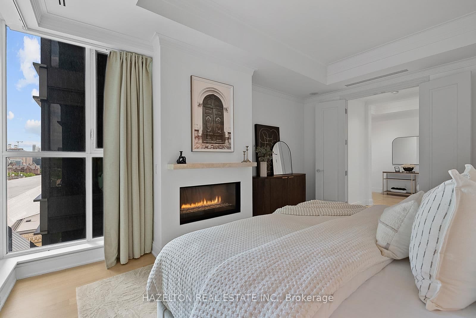 206 Bloor Street W, Unit 1402 thumbnail 23