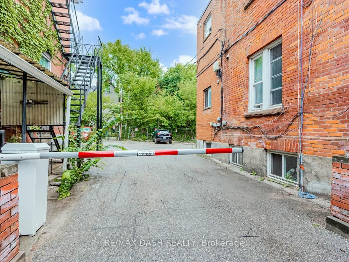 663 Huron Street, Unit B2 thumbnail 3