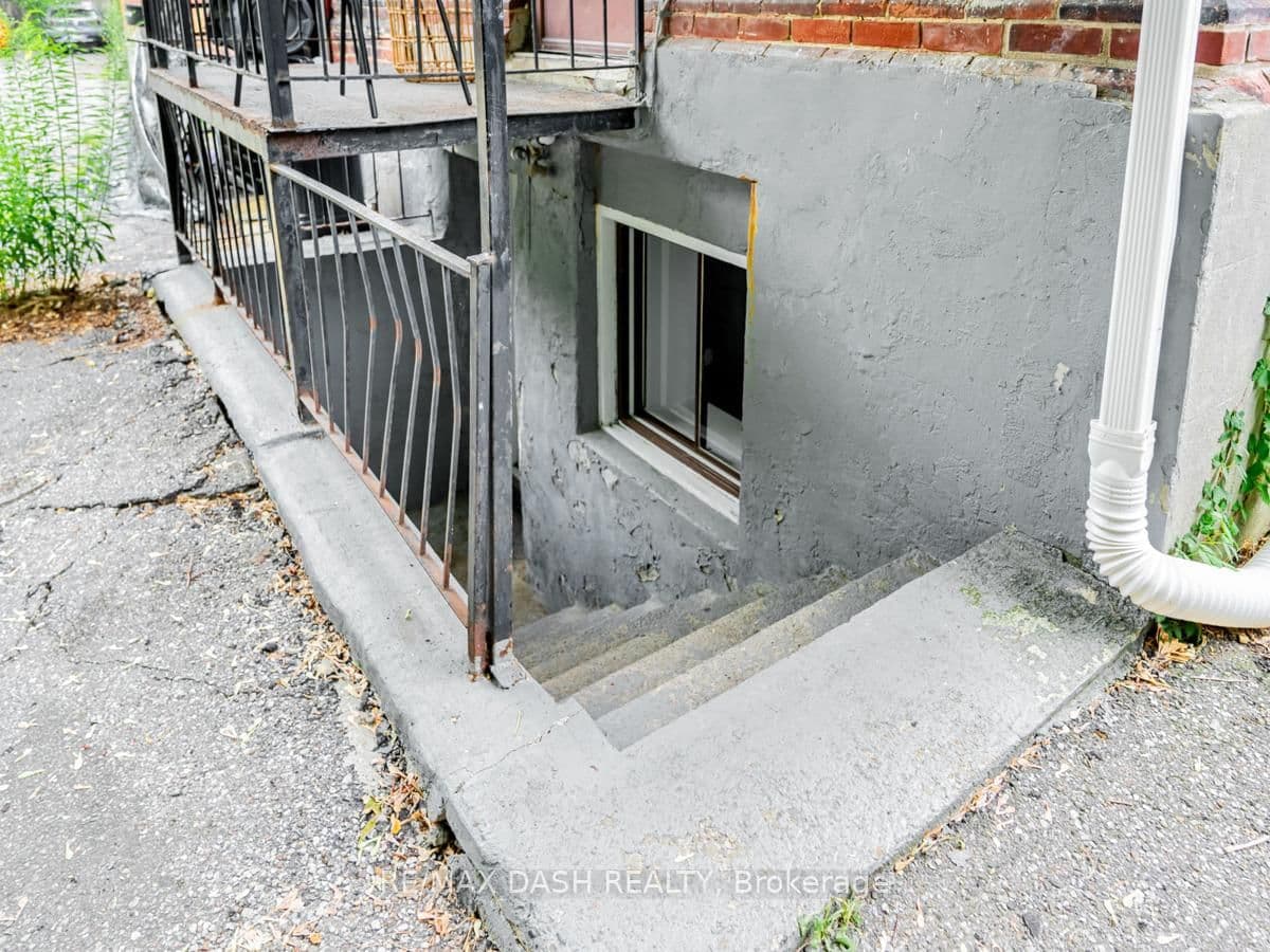 663 Huron Street, Unit B2 thumbnail 4